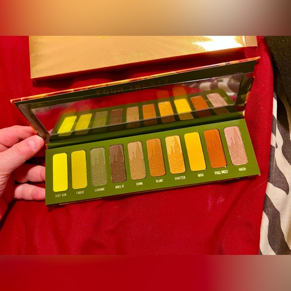 MELT “420 FOUR TWENTY” MAKEUP VAULT/ GOLD FOIL COLLECTOR BOX & GLASS ACCESSORY - Picture 7 of 14